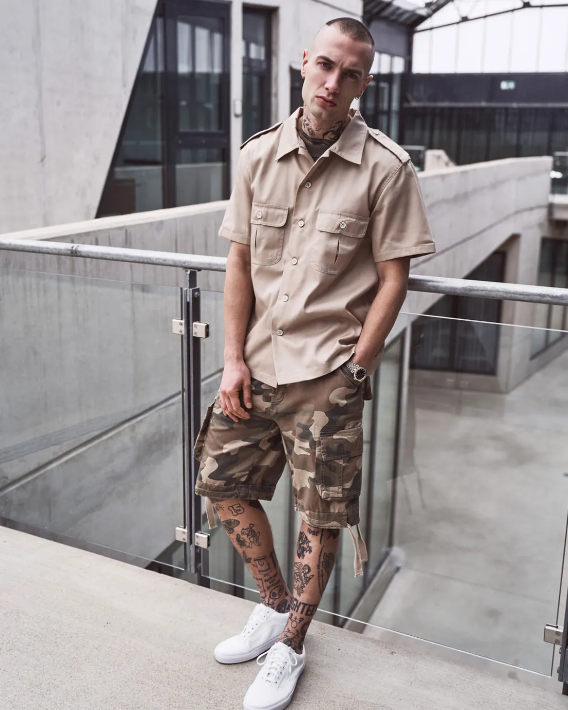Urban legend reisitaskushortsit - Beige camo